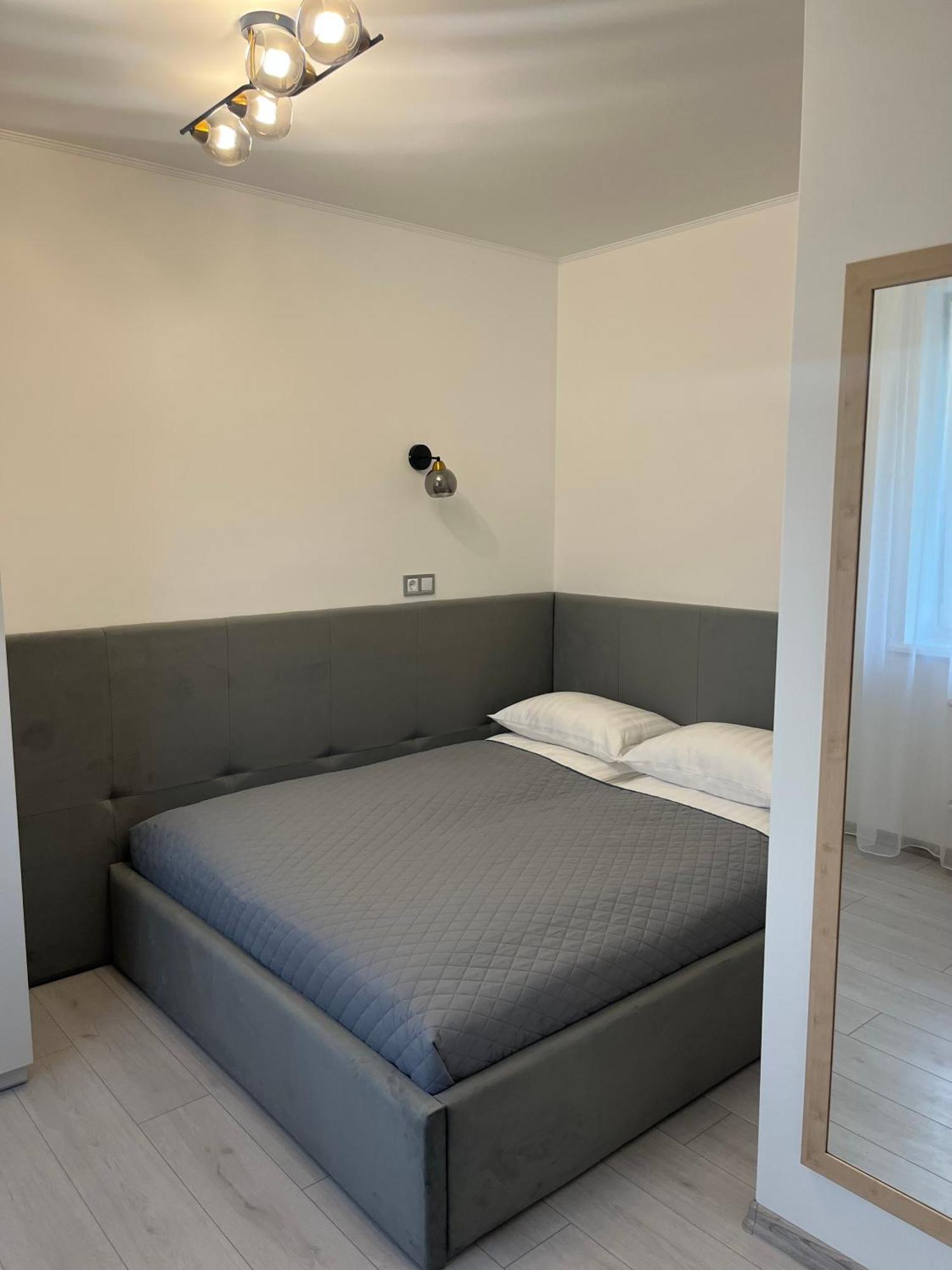 гірський кришталь Apartment